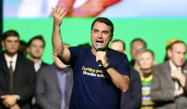 tcu-arquiva-representacao-de-flavio-bolsonaro-contra-ex-nora-de-lula