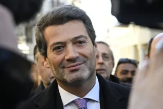 ventura-responde-a-carneiro:-“ao-menos-o-diabo-esta-a-fazer-alguma-coisa”