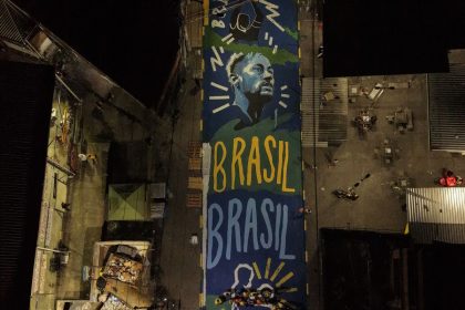 pintura-ressignifica-rua-marcada-por-operacao-letal-no-rio-de-janeiro