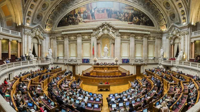 “cruel”-e-“fraude”:-o-que-dizem-os-partidos-sobre-a-proposta-da-psu?