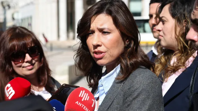 mariana-leitao-critica-falta-de-clareza-na-prestacao-social-unica