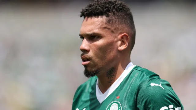 stjd-suspende-paulinho,-do-palmeiras,-por-gesto-obsceno-contra-o-flamengo