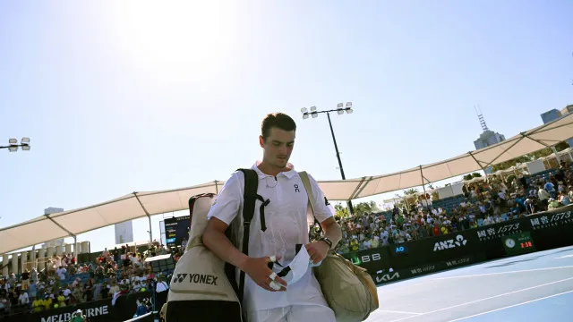 mensik-elimina-fonseca-nas-quartas-de-roland-garros-apos-batalha-no-terceiro-set