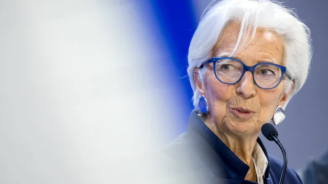 lagarde-sauda-acordo-mas-aponta-que-nao-e-fim-de-crise-no-pais