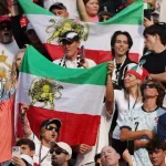 torcedores-do-ira-exibem-bandeira-politica-‘proibida’-pela-fifa-nos-eua