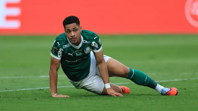 vitor-roque-nao-tera-ferias-durante-copa-para-seguir-tratamento-de-lesao