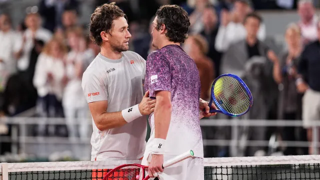 fonseca-faz-historia-e-chega-as-quartas-masculinas-de-roland-garros-22-anos-apos-guga
