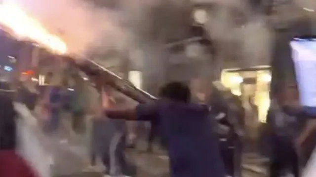 fogo,-destruicao-e-muito-mais.-cenario-de-terror-na-comemoracao-do-psg