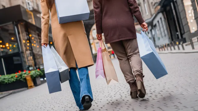 quase-metade-vao-fazer-compras-na-black-friday-ou-cyber-monday