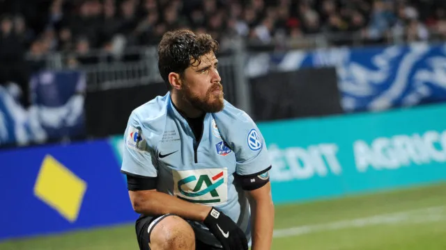 ex-jogador-sofre-mal-subito-e-morre-a-caminho-do-estadio-aos-43-anos
