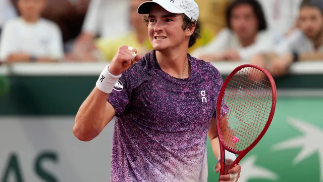 fonseca-vira-sobre-djokovic-apos-quase-5h-e-vai-as-oitavas-em-roland-garros
