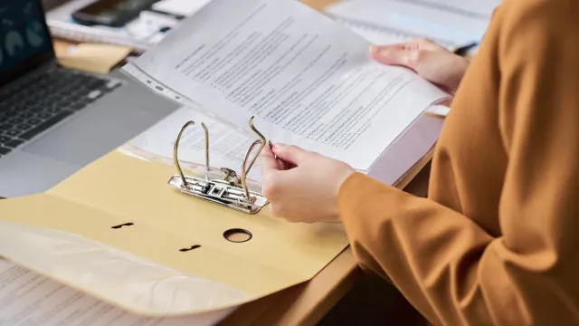 proposta-laboral-e-um-“contrassenso”-para-a-natalidade,-avisa-advogada