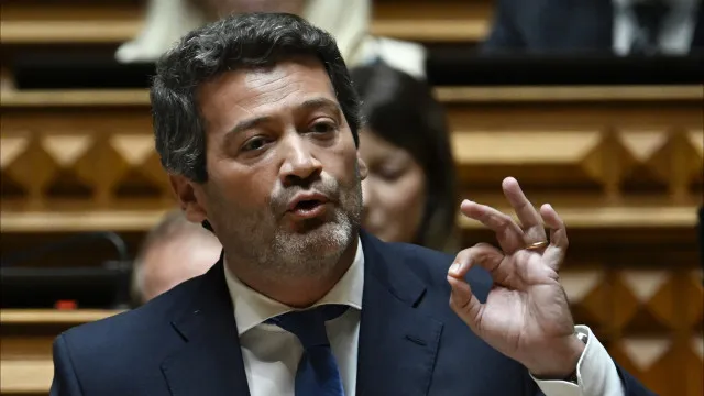 chega-propoe-reforma-aos-40-anos-de-descontos-ou-65-de-idade