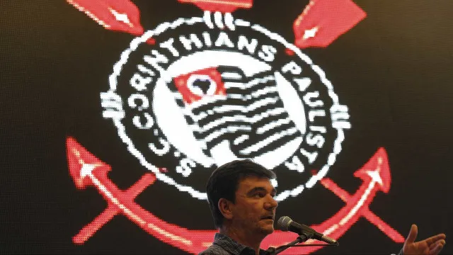 corinthians:-queda-de-andres-teve-bate-boca,-vice-expulso-e-espuma