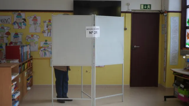 estudo-propoe-redesenhar-circulos-eleitorais-e-permitir-voto-direto