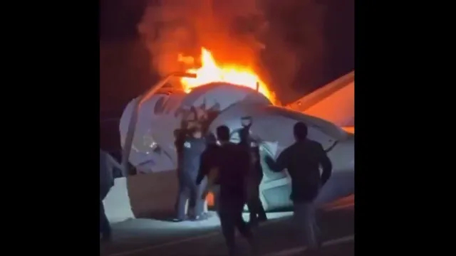 um-morto-apos-jato-despenhar-se-em-autoestrada-no-texas.-as-imagens