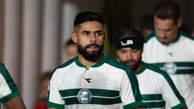 coritiba-e-bahia-fazem-duelo-direto-por-vaga-no-g-6-do-brasileirao
