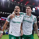 palmeiras-aproveita-expulsao,-bate-flamengo-e-abre-7-pontos-no-brasileirao