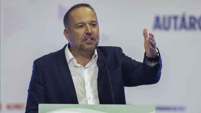 queda-de-um-governo-“nao-implica-necessariamente”-eleicoes,-diz-ps-acores