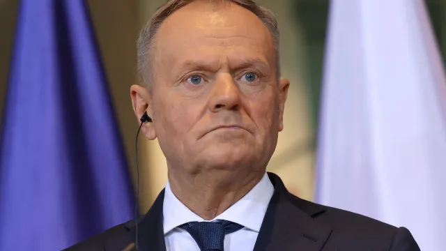 tusk-diz:-assassinato-de-cartunista-russo-critico-de-putin-foi-“politico”