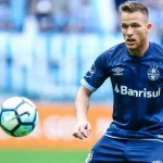 gremio-nao-chega-a-acordo-com-a-juventus,-e-arthur-se-despede-do-clube