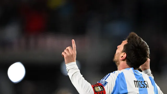 messi-vira-maior-artilheiro-das-copas-e-lidera-argentina-em-estreia