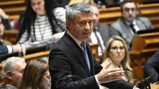 debate:-carneiro-so-falou-quando-pm-ja-nao-tinha-tempo-para-responder