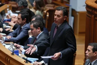 montenegro-diz-que-nao-defende-descida-da-idade-da-reforma