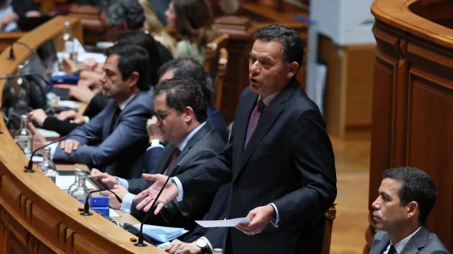 montenegro-diz-que-nao-defende-descida-da-idade-da-reforma
