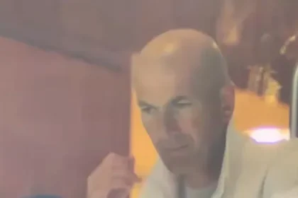 reacao-de-zidane-ao-ver-messi-marcar-3-contra-o-seu-filho-viraliza;-video