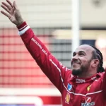 ‘estao-tentando-me-aposentar-mas-eu-nem-penso-nisso’,-diz-lewis-hamilton