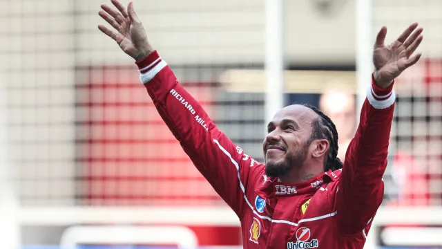 ‘estao-tentando-me-aposentar-mas-eu-nem-penso-nisso’,-diz-lewis-hamilton