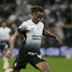 carrillo-conquista-diniz,-‘fura-fila’-e-ganha-espaco-no-corinthians
