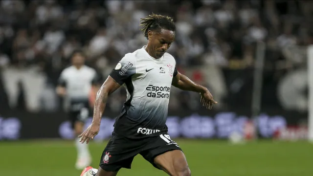 carrillo-conquista-diniz,-‘fura-fila’-e-ganha-espaco-no-corinthians