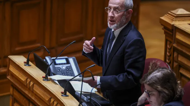 pcp-pede-esclarecimentos-a-leitao-amaro-sobre-denuncia-de-acordo-da-lusa