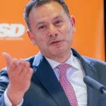 montenegro-reeleito-no-sabado-para-3.o-mandato-como-presidente-do-psd
