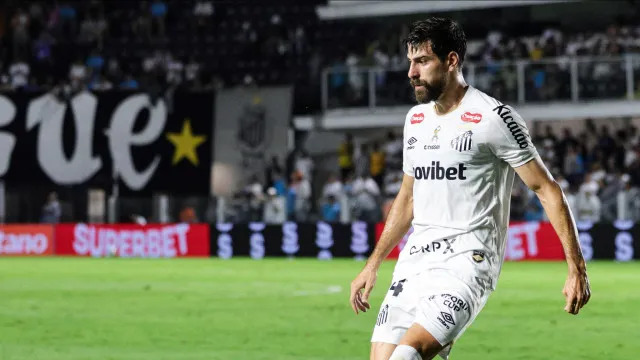 socorrido-de-ambulancia-no-jogo-do-santos,-luan-peres-esta-bem-e-acordado