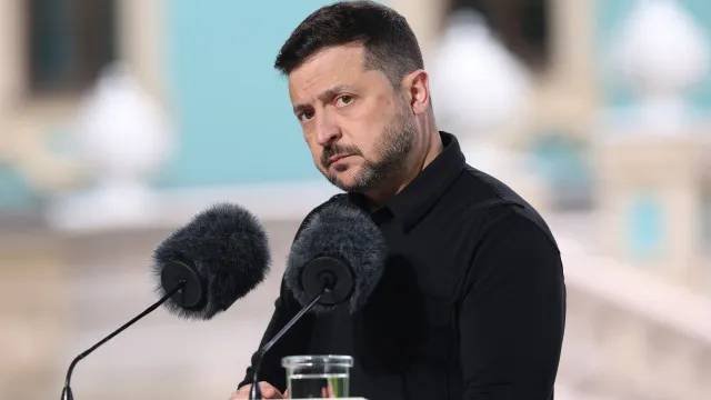 ataque-a-refinaria-de-moscovo-e-uma-“resposta-justificada”,-diz-zelensky