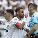 neymar-deixa-jogo-apos-erro-da-arbitragem-e-santos-e-atropelado-pelo-coxa