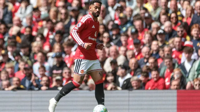 com-gol-de-matheus-cunha-e-homenagens-a-casemiro,-united-vence-pelo-ingles