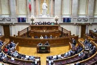 parlamento-debate-hoje-condicoes-dos-trabalhadores-e-pacote-laboral