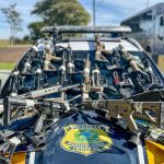 prf-apreende-26-fuzis-durante-abordagem-a-caminhao-no-parana