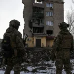 russia-entrega-a-ucrania-restos-mortais-de-522-civis-e-militares