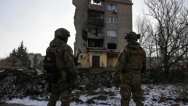 russia-entrega-a-ucrania-restos-mortais-de-522-civis-e-militares