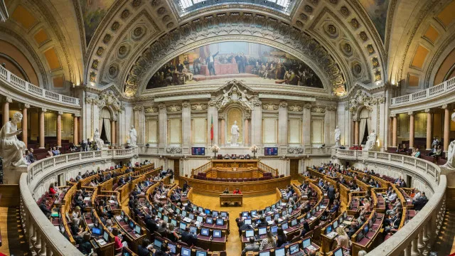 esquerda-e-direita-em-confronto-no-debate-da-revisao-das-leis-laborais