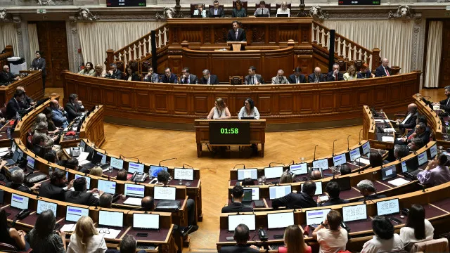 lei-laboral?-ps-e-il-acusam-chega-de-“ziguezagues”.-ventura-faz-promessa