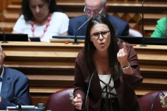 ps-e-livre-acusam-ad-de-ter-escondido-revisao-laboral-antes-das-eleicoes