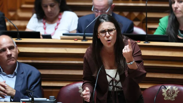 ps-e-livre-acusam-ad-de-ter-escondido-revisao-laboral-antes-das-eleicoes