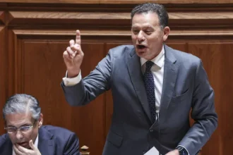 ao-minuto:-personagens-de-bd,-lei-laboral,-e-siresp-invadiram-debate