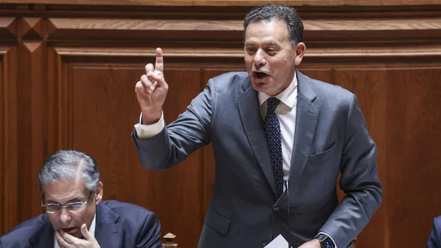 ao-minuto:-personagens-de-bd,-lei-laboral,-e-siresp-invadiram-debate